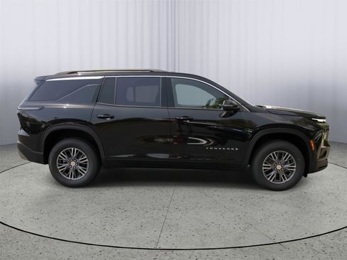 New 2025 Chevrolet Traverse LT image 8