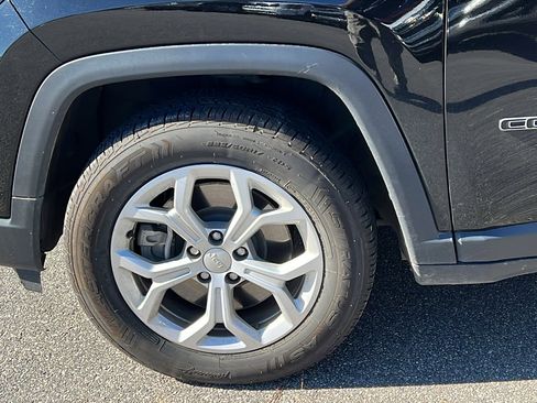 Used 2024 Jeep Compass Latitude image 12