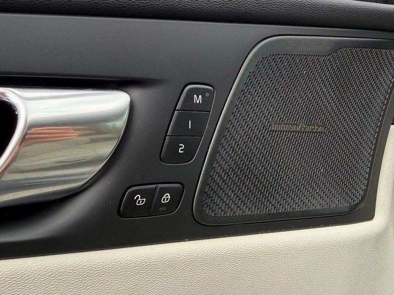 Used 2022 Volvo XC60 B5 Inscription w/ Advanced Package FWD image 17