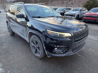 Used 2019 Jeep Cherokee Altitude video 1