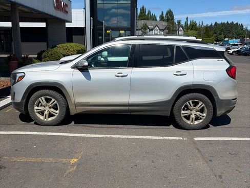 Used 2018 GMC Terrain SLE w/ Infotainment Package I AWD/4WD image 5