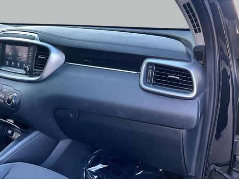 Used 2019 Kia Sorento L FWD image 18