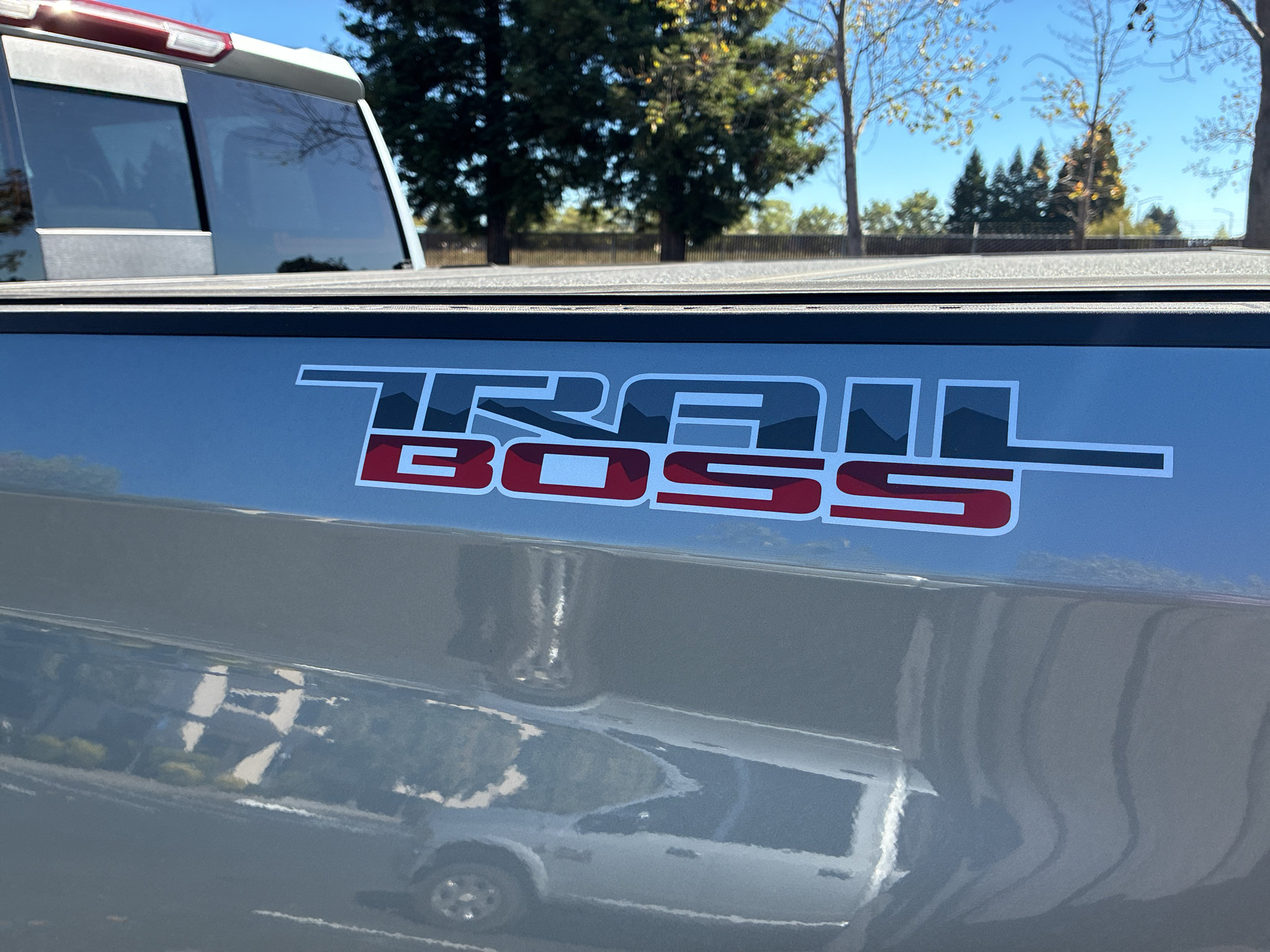 Used 2025 Chevrolet Silverado 1500 LT Trail Boss w/ Convenience Package II AWD/4WD image 11