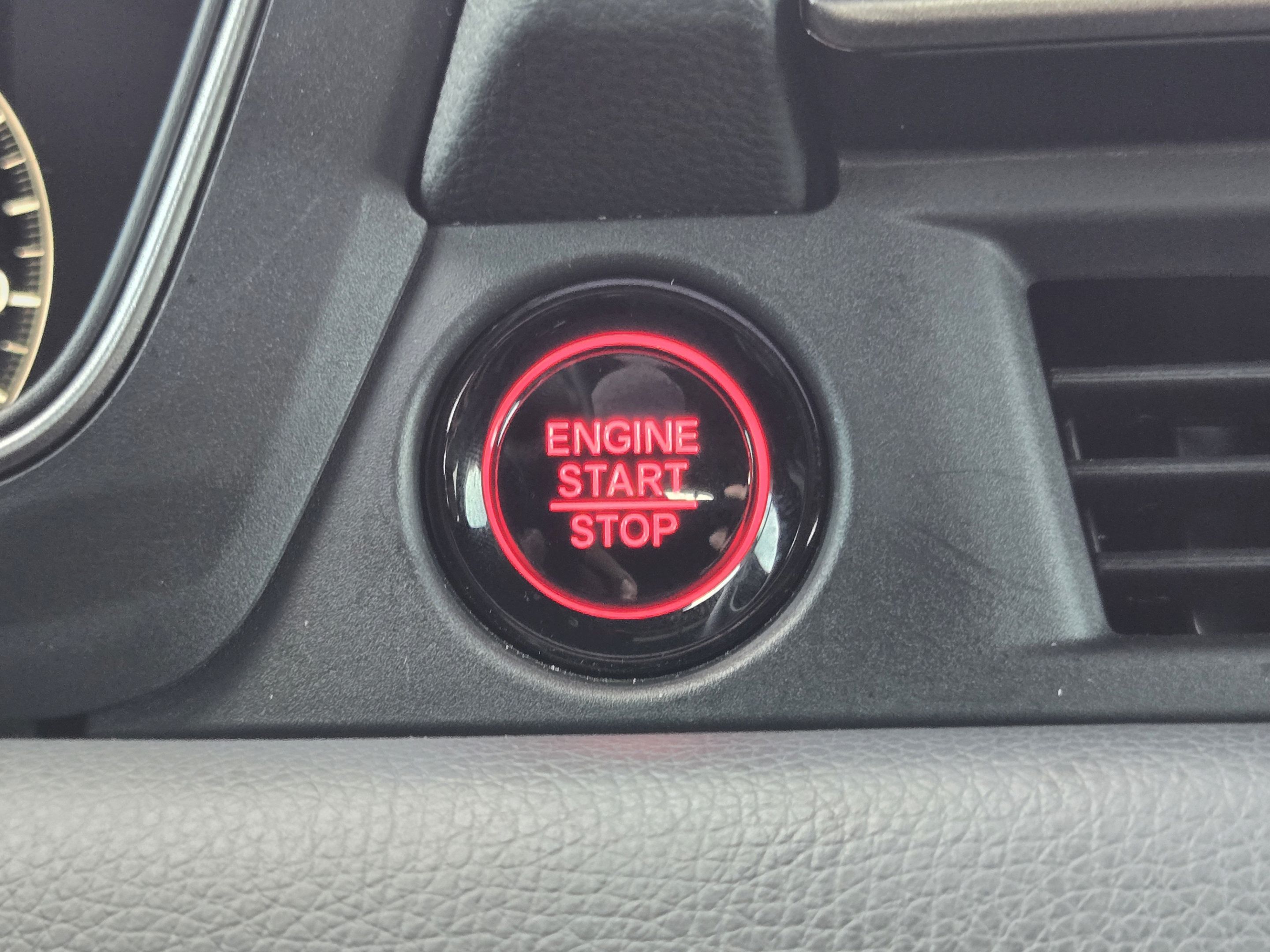 Used 2025 Honda Pilot TrailSport image 17
