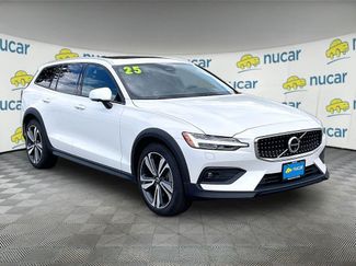 Used 2025 Volvo V60 B5 Cross Country Plus w/ Protection Package Premier AWD/4WD video 1