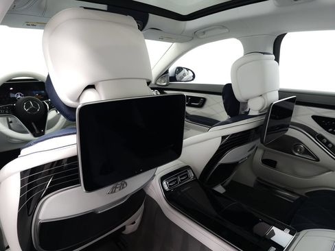 Used 2024 Mercedes-Benz Maybach S 680 4MATIC image 32
