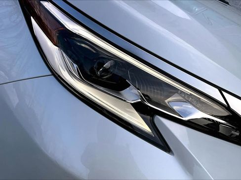 Used 2022 Toyota Sienna Platinum image 28