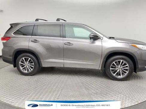 Used 2017 Toyota Highlander XLE AWD/4WD image 9