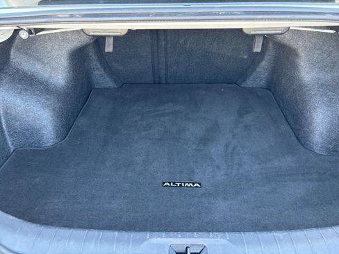 Used 2025 Nissan Altima 2.5 SV FWD image 31