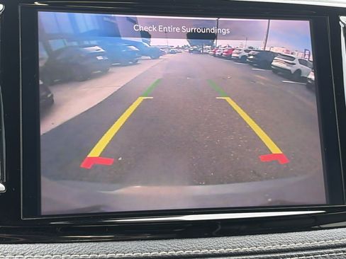 Used 2025 Chrysler Pacifica Limited FWD image 17