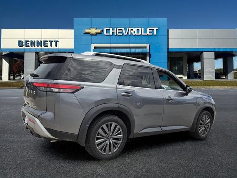 Used 2024 Nissan Pathfinder SL w/ SL Premium Package AWD/4WD image 7