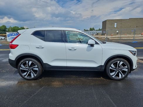Certified 2024 Volvo XC40 B5 Ultimate w/ Climate Package AWD/4WD image 7