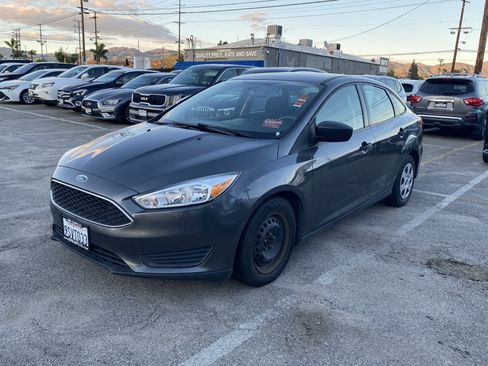Used 2018 Ford Focus S image 2