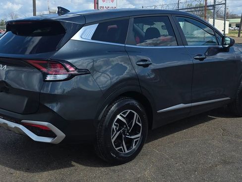 Used 2024 Kia Sportage LX FWD image 3