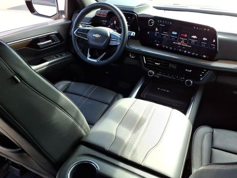 Used 2025 Chevrolet Tahoe High Country image 17