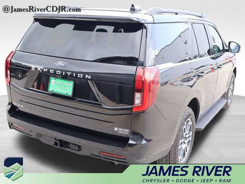 Used 2025 Ford Expedition Active AWD/4WD image 5