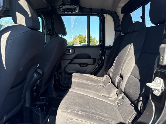 Used 2022 Jeep Gladiator Overland AWD/4WD image 11