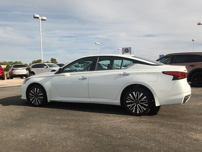 Used 2023 Nissan Altima 2.5 SV