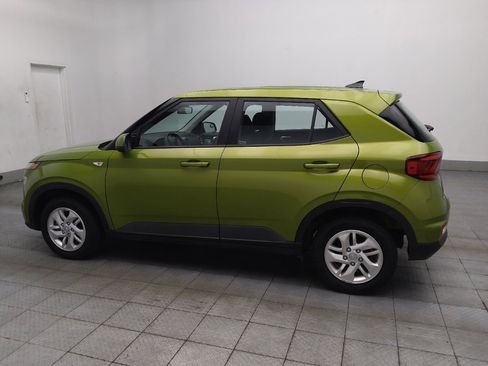 Used 2021 Hyundai Venue SE FWD image 3