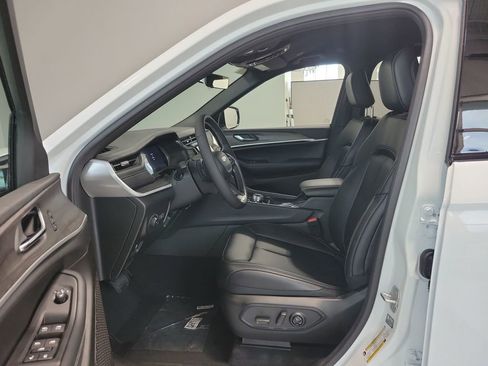 New 2025 Jeep Grand Cherokee L Limited image 11