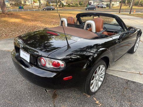 Used 2006 MAZDA MX-5 Miata Grand Touring w/ Premium Pkg image 17