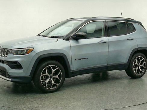 Used 2025 Jeep Compass Limited image 3