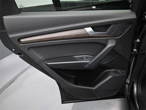Used 2025 Audi Q5 2.0T Premium image 28