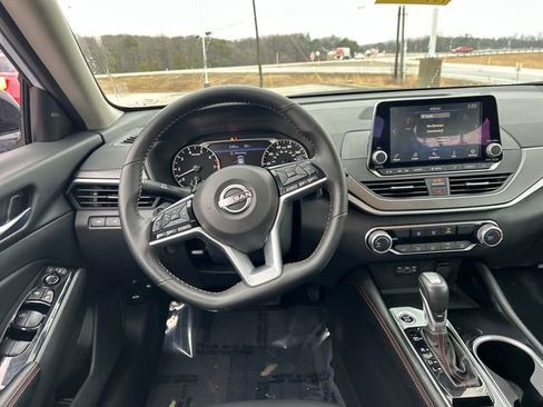 Used 2025 Nissan Altima 2.5 SR image 10