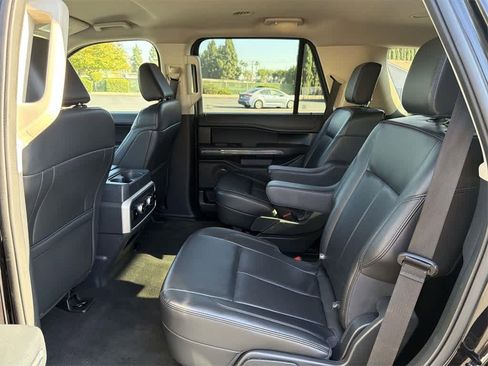 Used 2024 Ford Expedition XLT image 29