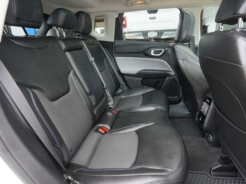 Used 2022 Jeep Compass Latitude w/ Sun and Sound Group AWD/4WD image 23