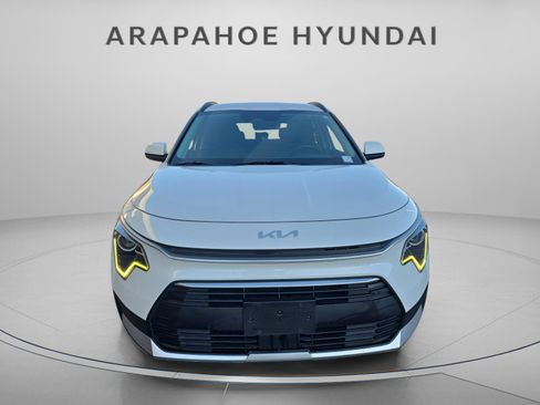 Used 2023 Kia Niro EX image 12