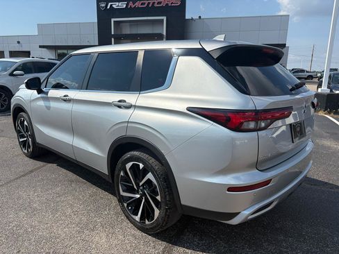 Used 2024 Mitsubishi Outlander FWD image 3