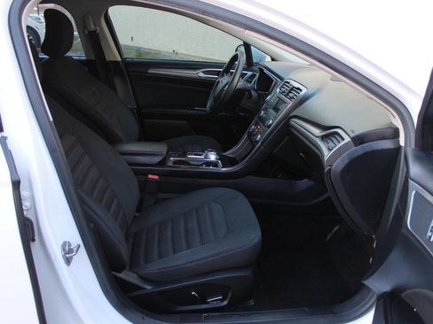 Used 2018 Ford Fusion SE FWD image 34