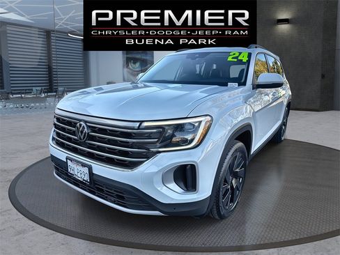 Used 2024 Volkswagen Atlas SE w/ Black Wheel Package image 1