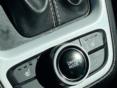 Used 2024 Hyundai Venue Limited image 21