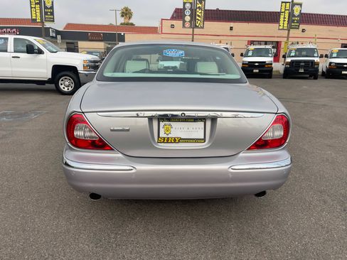 Used 2006 Jaguar XJ8 L XJ VANDEN PLAS SEDAN 4D image 4