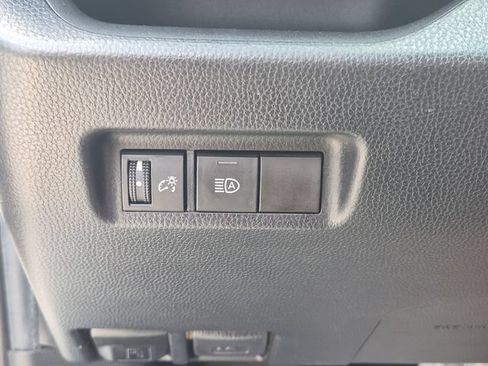 Used 2019 Toyota RAV4 LE FWD image 19
