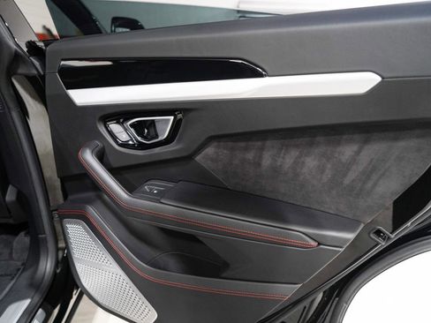Used 2020 Lamborghini Urus image 19
