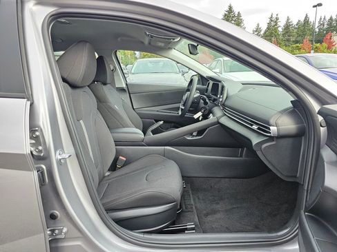New 2025 Hyundai Elantra SE image 10