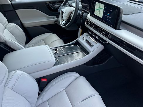 New 2025 Lincoln Aviator Reserve w/ Luxury Package image 16