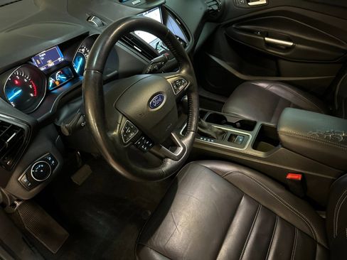 Used 2017 Ford Escape Titanium image 9