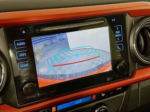 Used 2017 Toyota Tacoma TRD Off-Road image 15