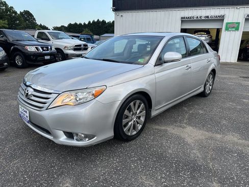 Used 2011 Toyota Avalon Limited image 3