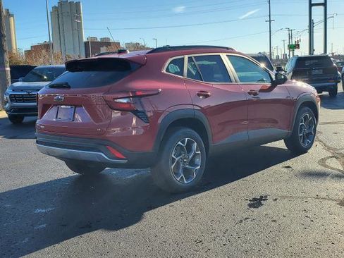 New 2026 Chevrolet Trax LT image 2