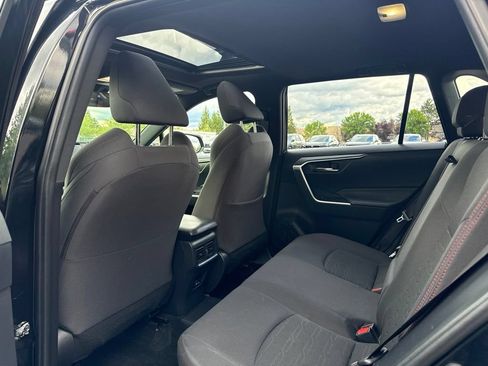 Used 2022 Toyota RAV4 SE w/ Weather & Moonroof Package AWD/4WD image 21