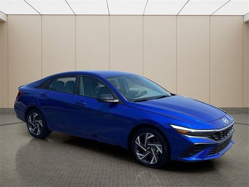 New 2025 Hyundai Elantra SEL image 2