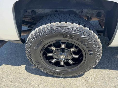 Used 2018 Chevrolet Silverado 1500 LT w/ Texas Edition AWD/4WD image 35
