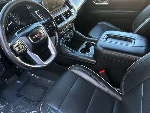 Used 2021 GMC Yukon XL SLT w/ Rear Media and Nav Package image 9