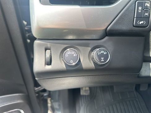 Used 2019 Chevrolet Tahoe LT image 12