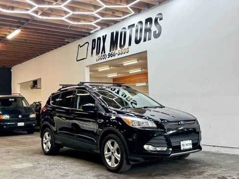 Used 2016 Ford Escape SE image 1